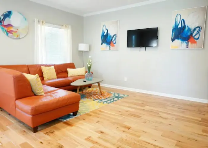 Atlanta Unit 1 Room 1 - Peaceful Private Master Bedroom With Private Balcony