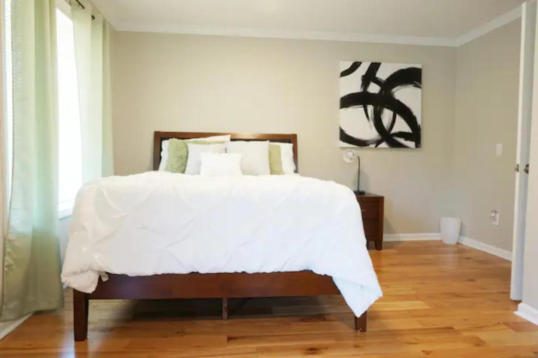 Hébergement de vacances Unit 1 1 - Peaceful Private Master Bedroom With Private Balcony